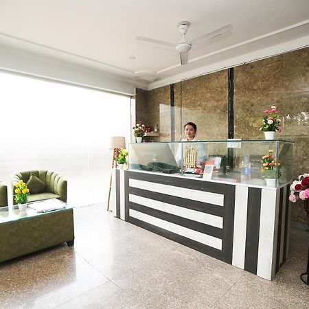 Tanvi Premium Residency Near Artemis Hospital, Gurugram Hotel Gurgaon Exterior photo