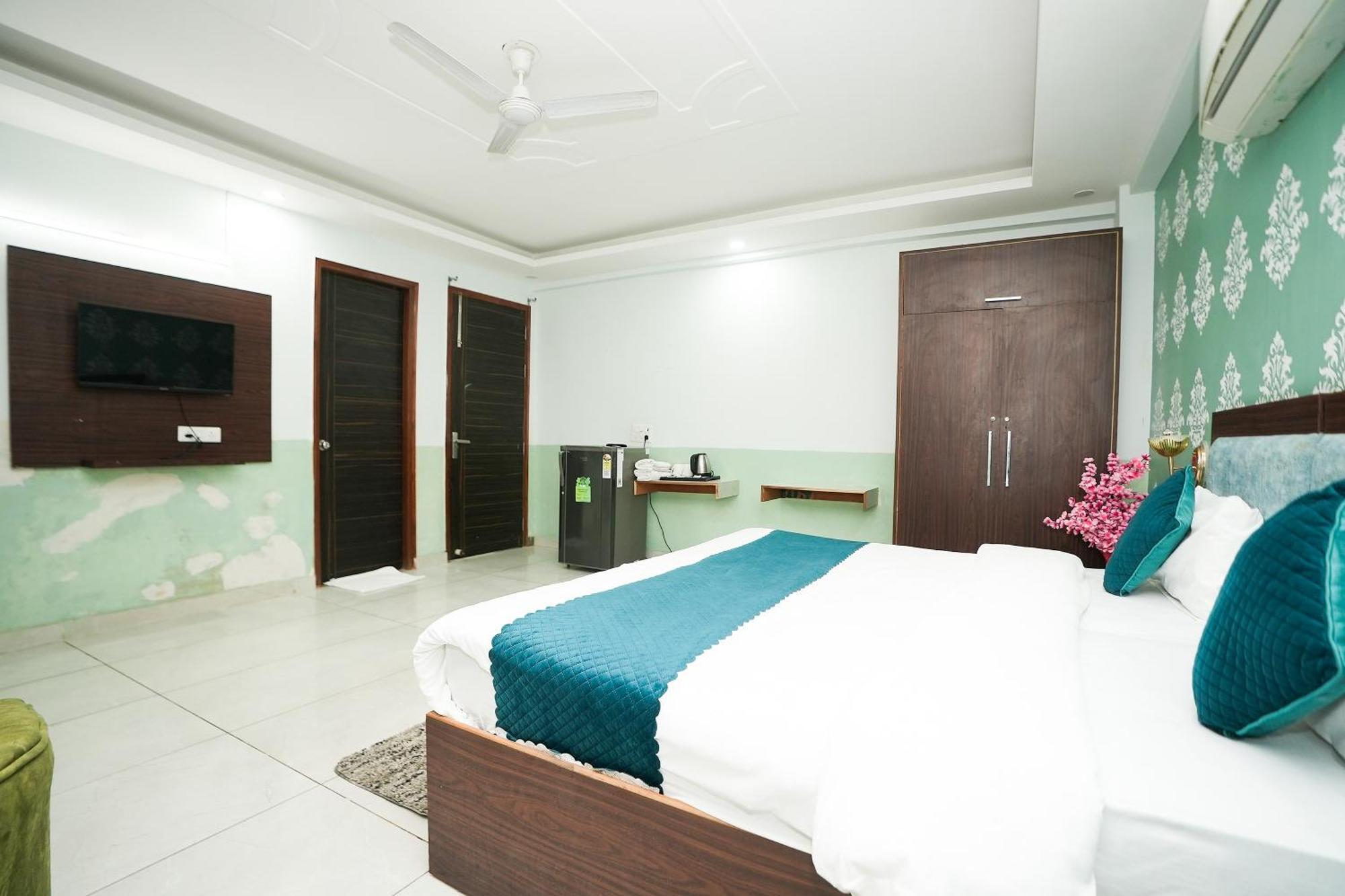 Tanvi Premium Residency Near Artemis Hospital, Gurugram Hotel Gurgaon Exterior photo