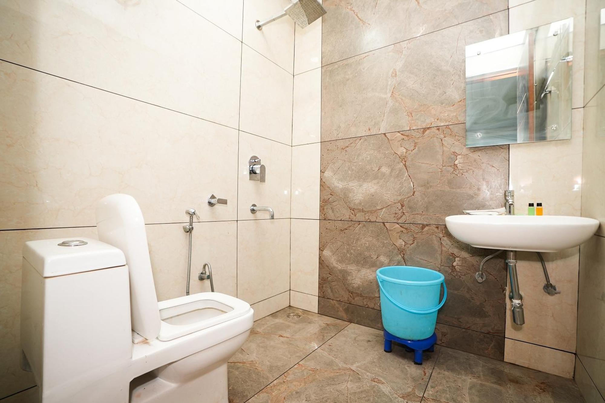 Tanvi Premium Residency Near Artemis Hospital, Gurugram Hotel Gurgaon Exterior photo