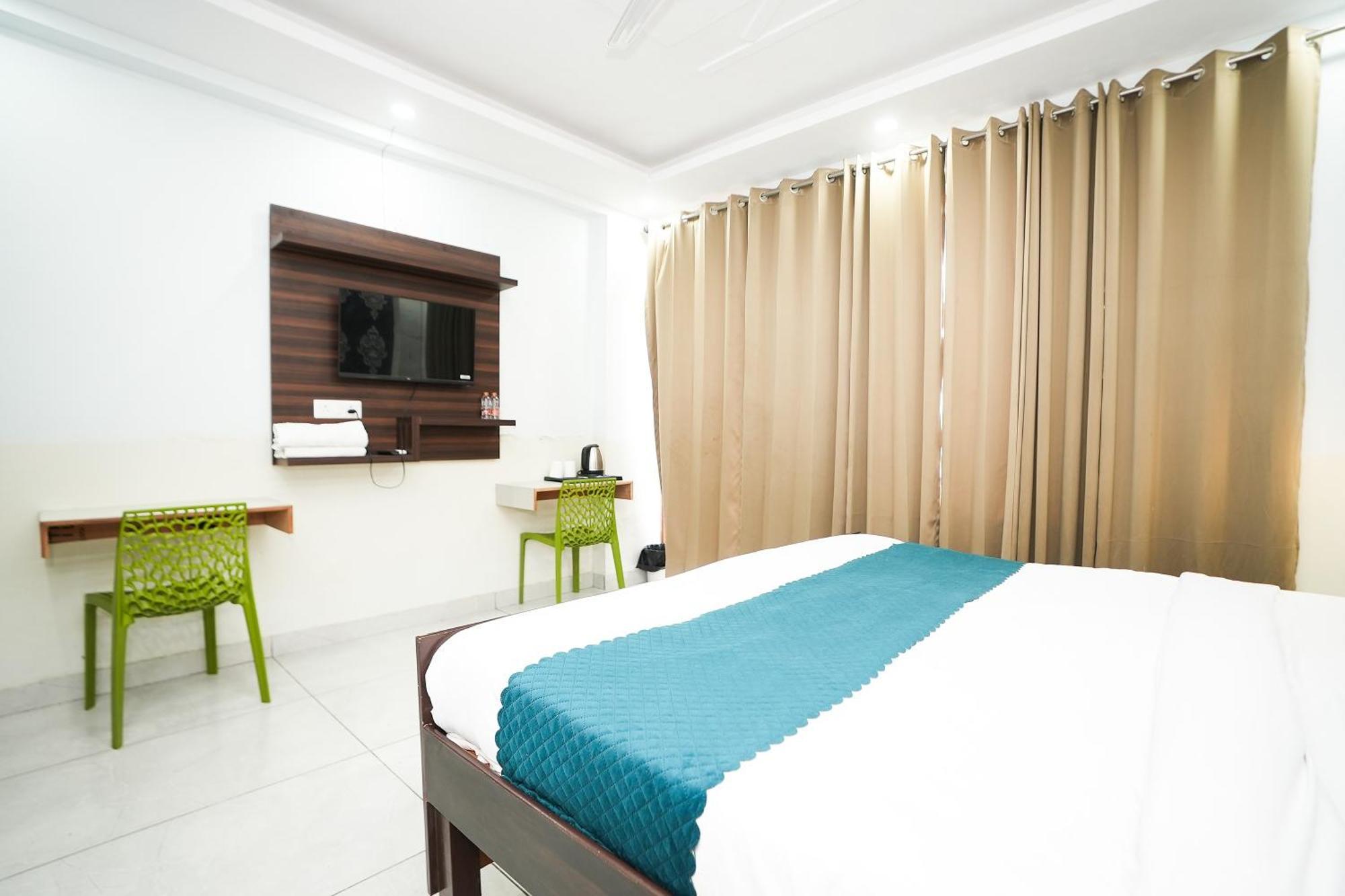 Tanvi Premium Residency Near Artemis Hospital, Gurugram Hotel Gurgaon Exterior photo