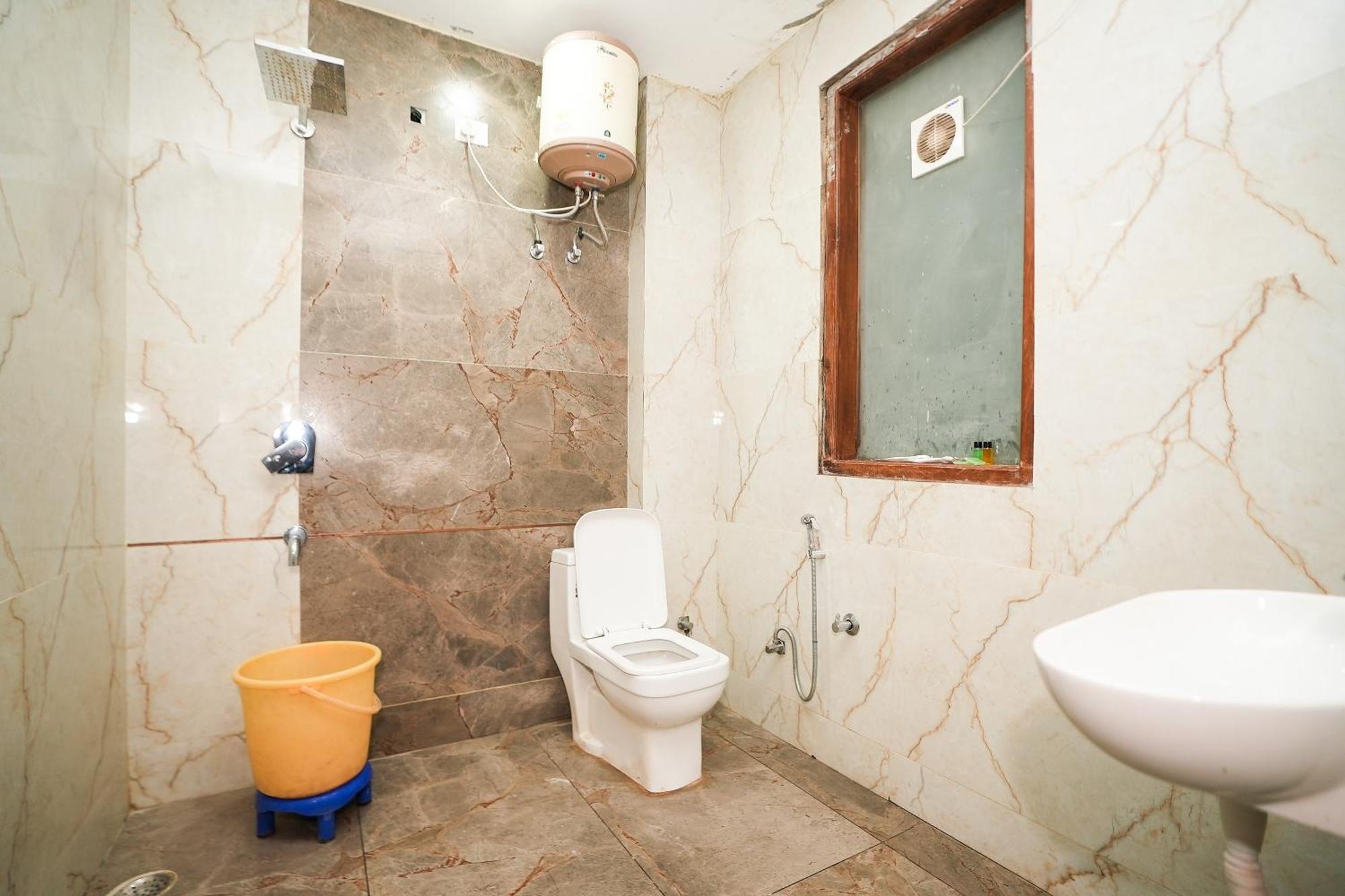 Tanvi Premium Residency Near Artemis Hospital, Gurugram Hotel Gurgaon Exterior photo
