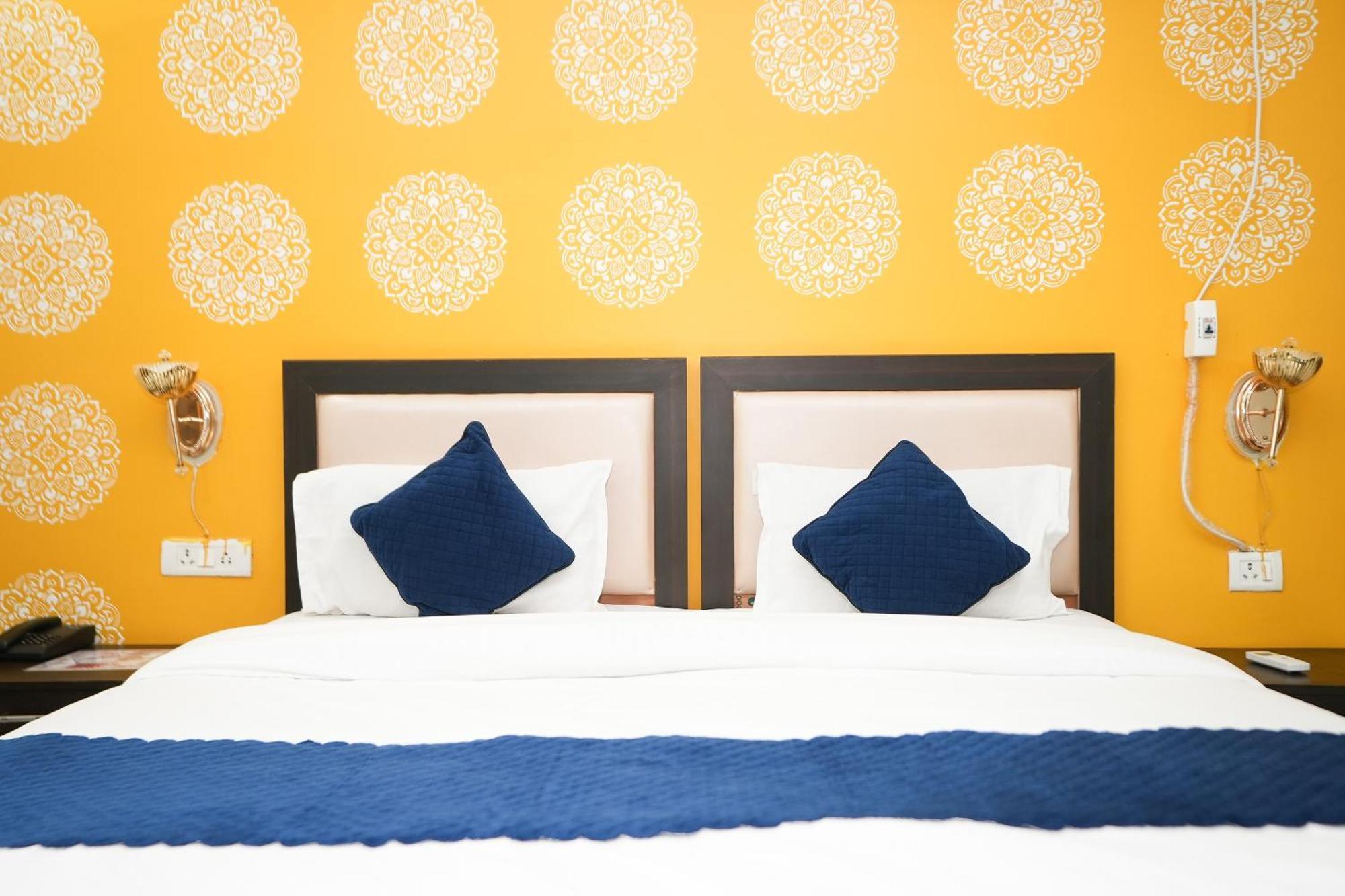 Tanvi Premium Residency Near Artemis Hospital, Gurugram Hotel Gurgaon Exterior photo