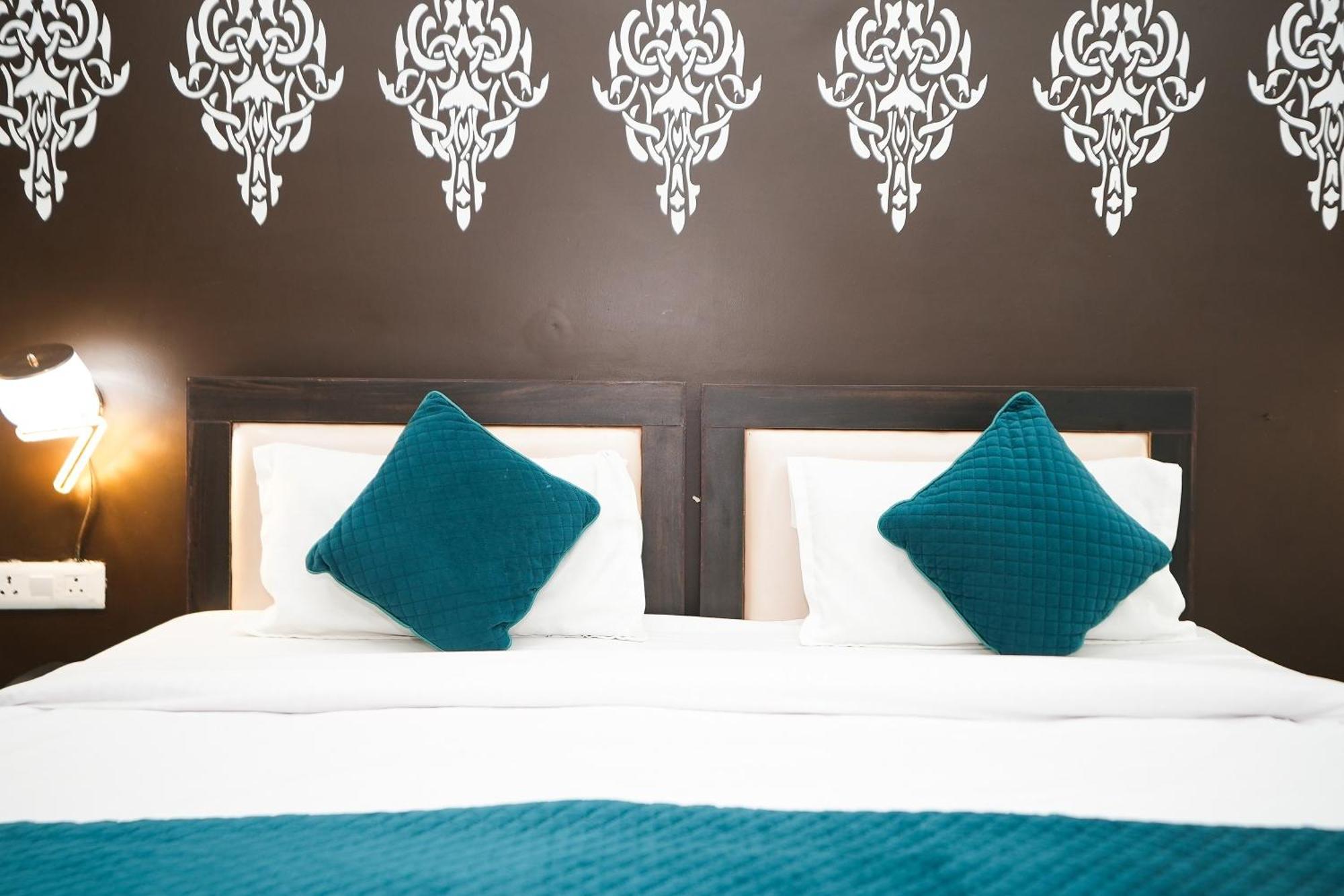 Tanvi Premium Residency Near Artemis Hospital, Gurugram Hotel Gurgaon Exterior photo