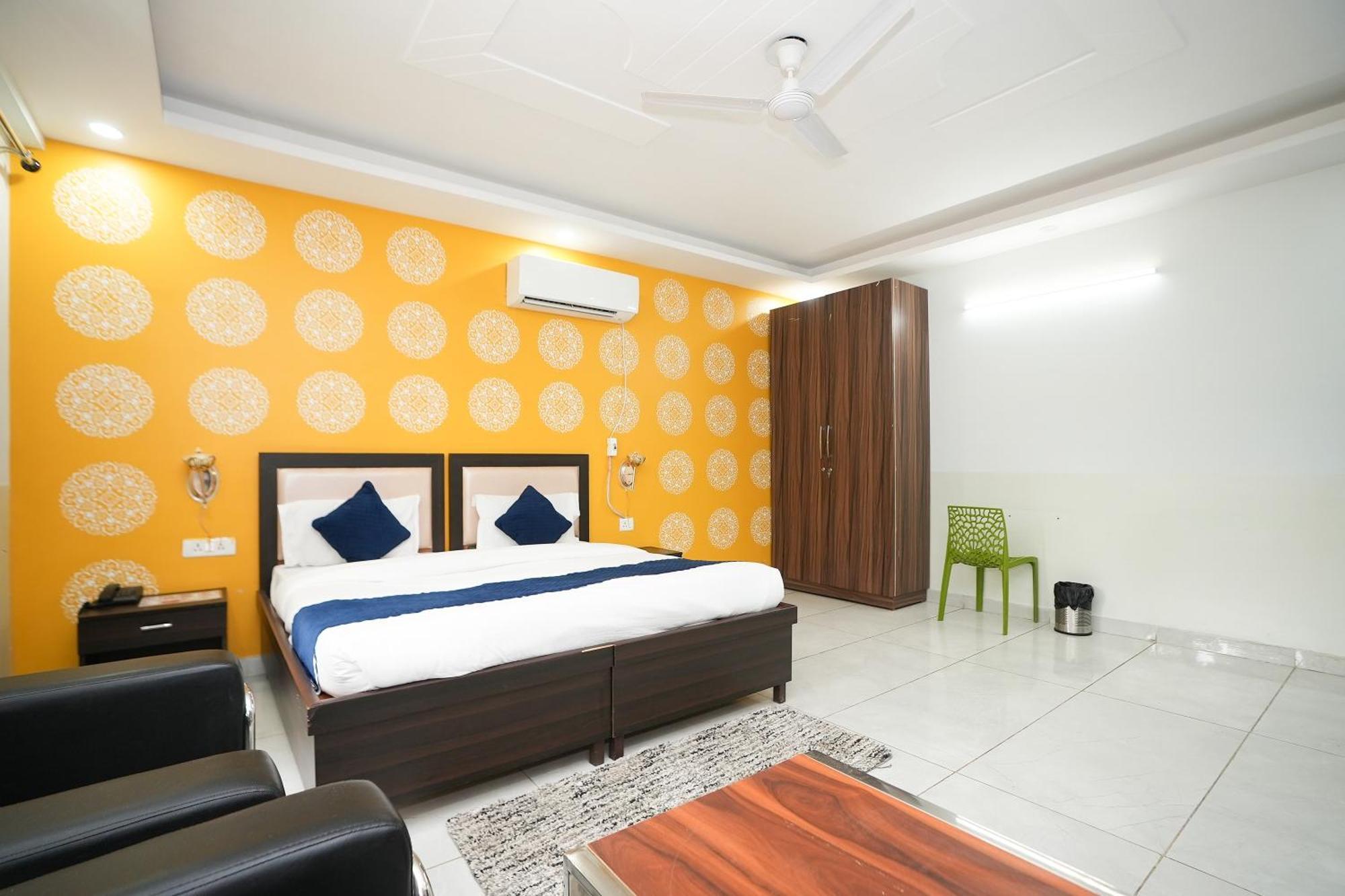 Tanvi Premium Residency Near Artemis Hospital, Gurugram Hotel Gurgaon Exterior photo