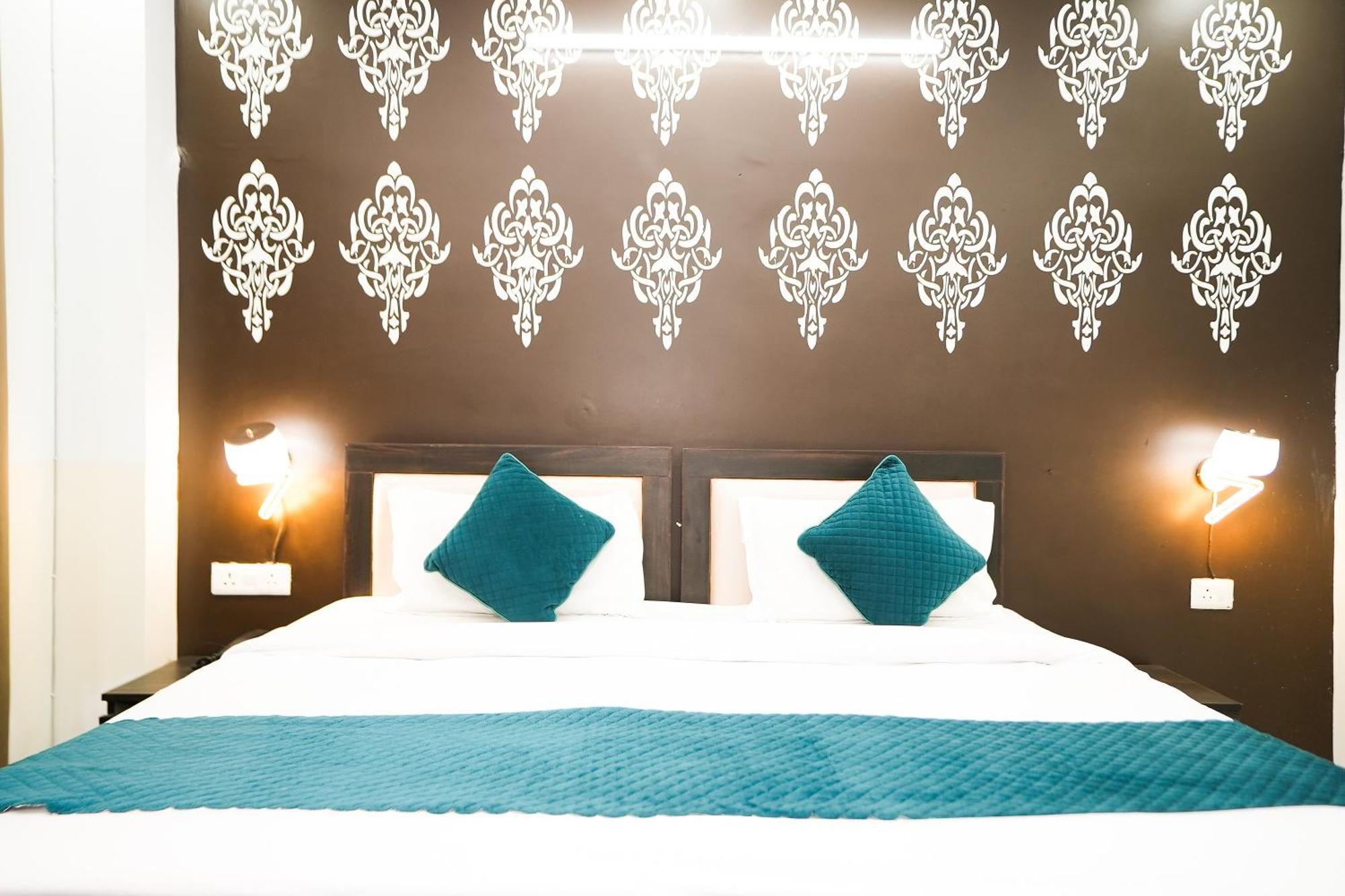 Tanvi Premium Residency Near Artemis Hospital, Gurugram Hotel Gurgaon Exterior photo
