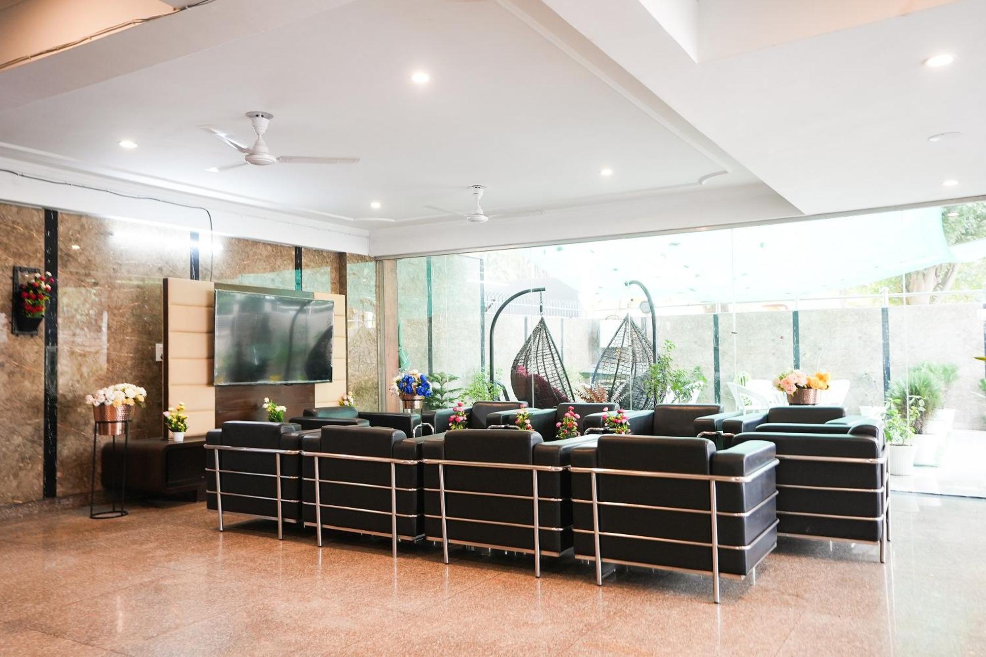 Tanvi Premium Residency Near Artemis Hospital, Gurugram Hotel Gurgaon Exterior photo