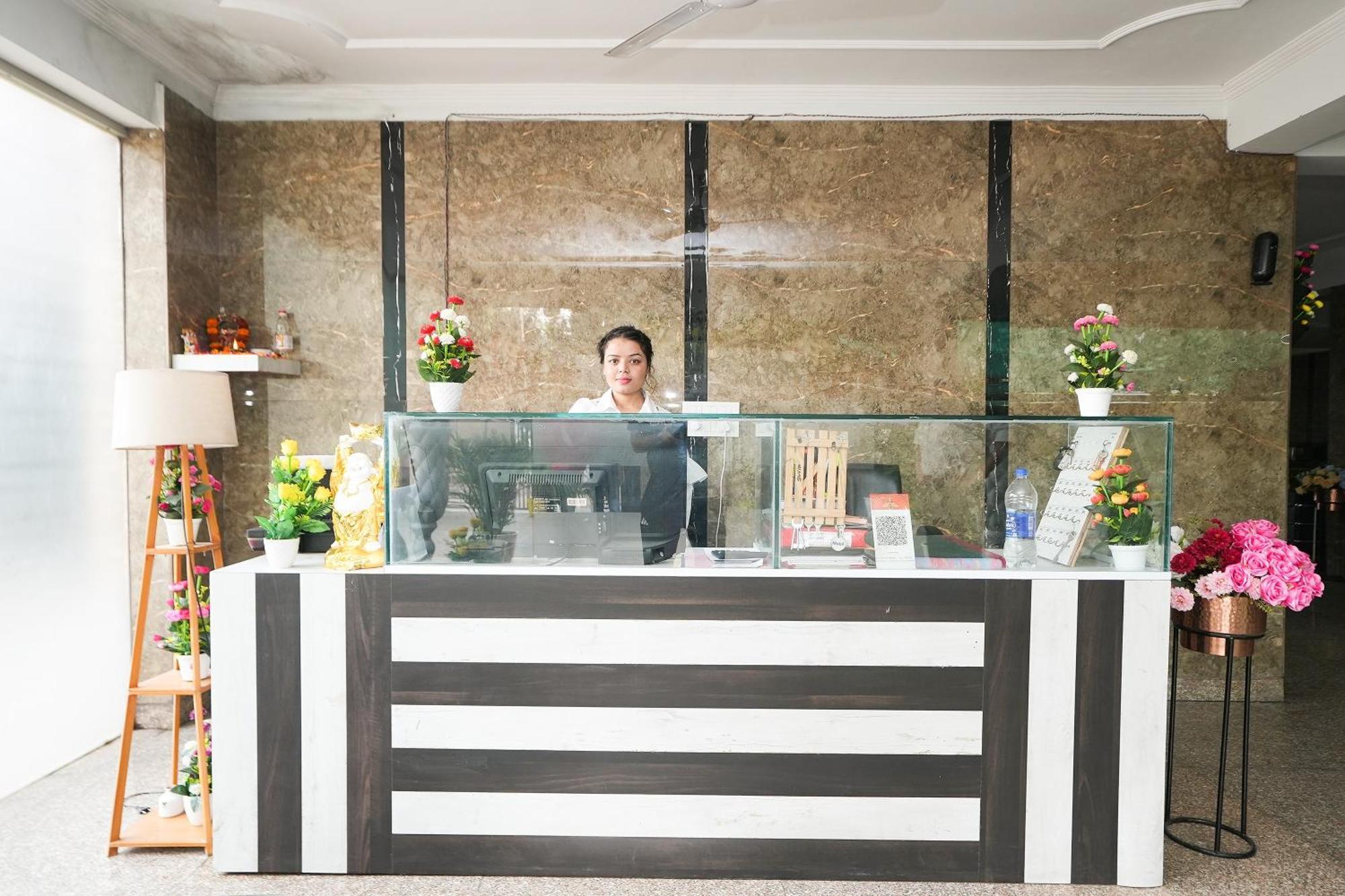 Tanvi Premium Residency Near Artemis Hospital, Gurugram Hotel Gurgaon Exterior photo