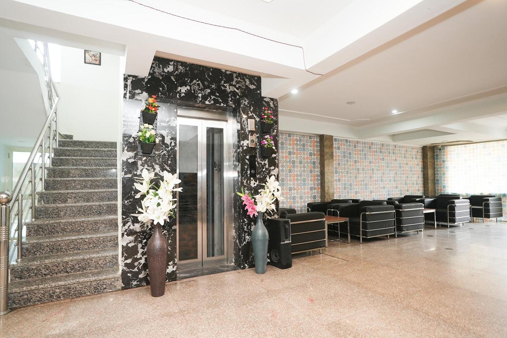 Tanvi Premium Residency Near Artemis Hospital, Gurugram Hotel Gurgaon Exterior photo