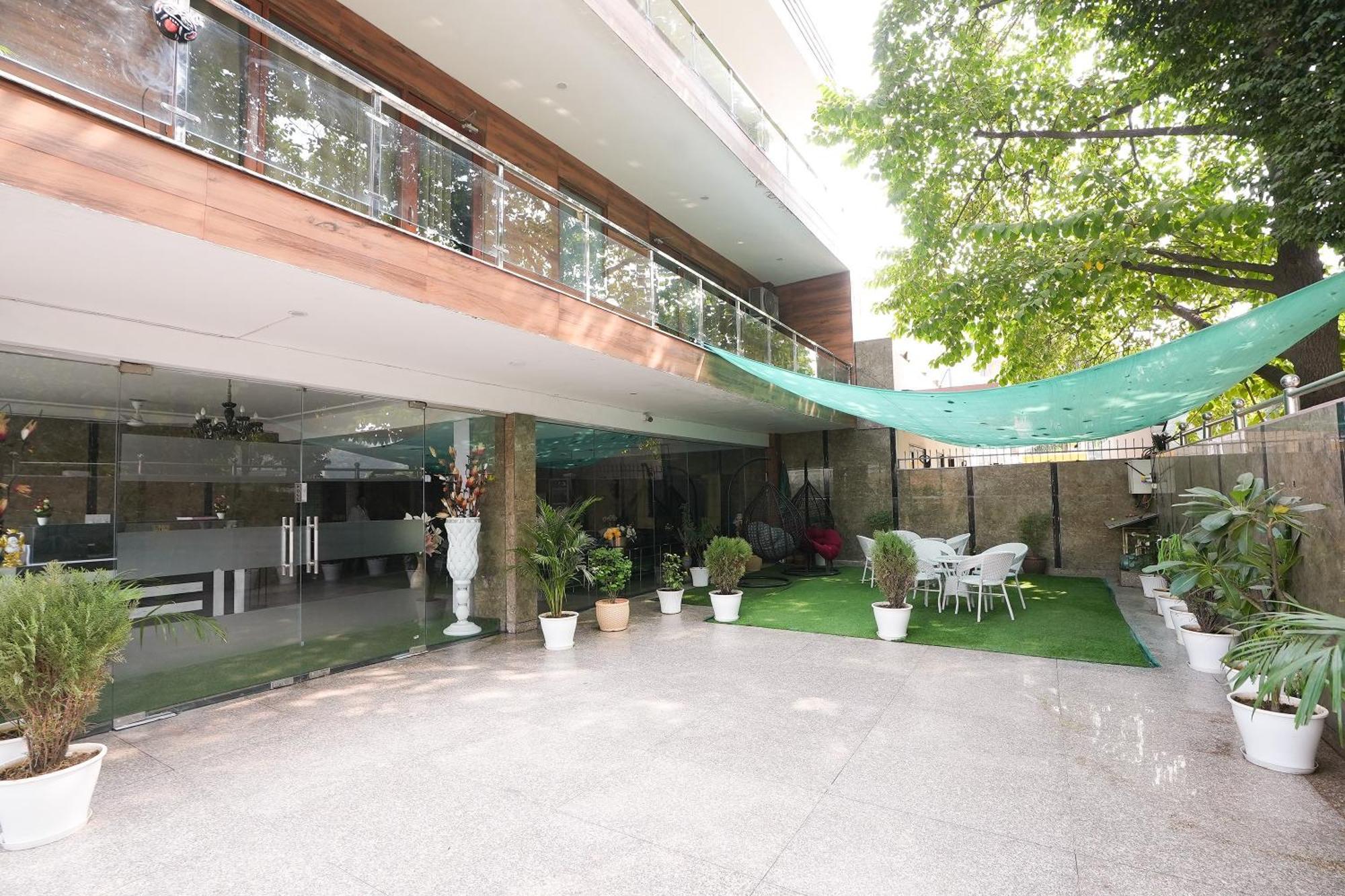 Tanvi Premium Residency Near Artemis Hospital, Gurugram Hotel Gurgaon Exterior photo