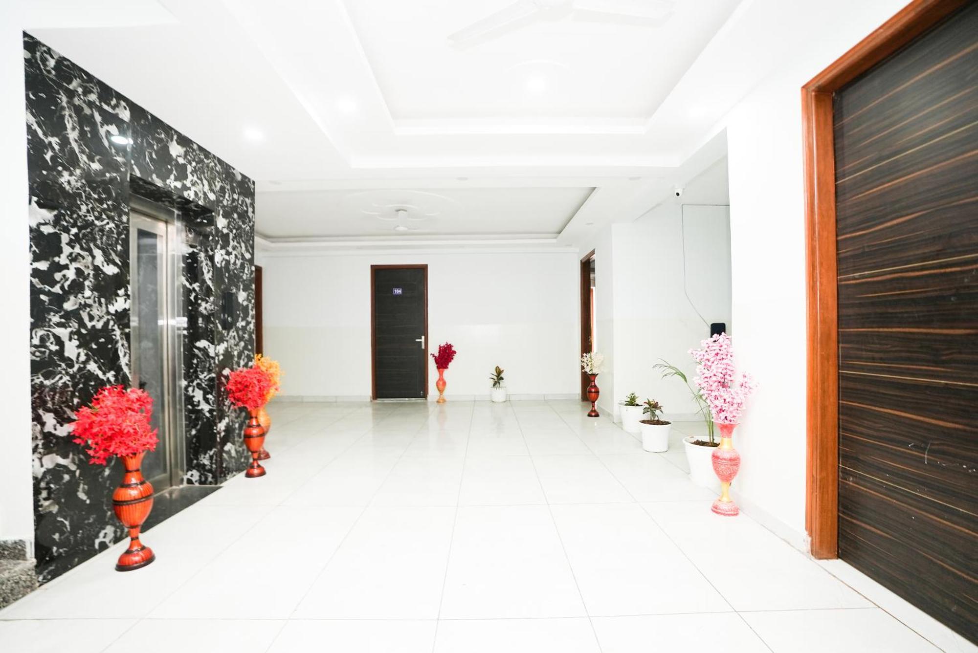 Tanvi Premium Residency Near Artemis Hospital, Gurugram Hotel Gurgaon Exterior photo