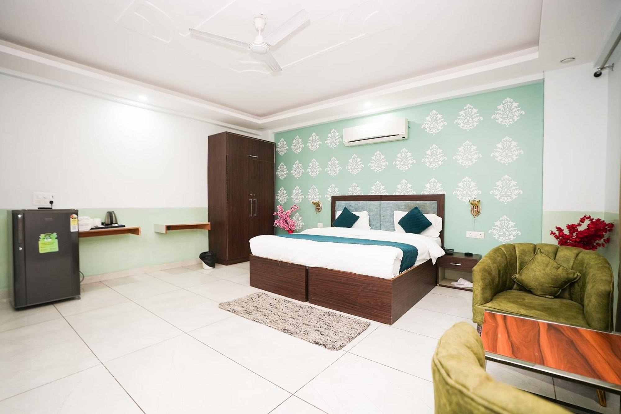 Tanvi Premium Residency Near Artemis Hospital, Gurugram Hotel Gurgaon Exterior photo